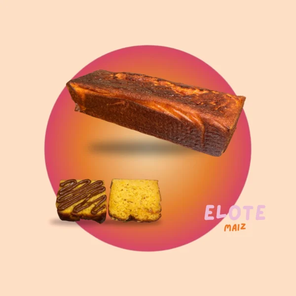 Pastel de elote rectangular con dos rebanadas delante